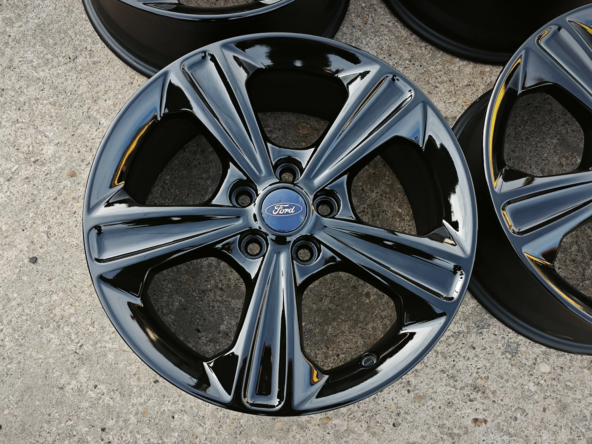 Ford 17 coll hirdetésének elsődleges képe