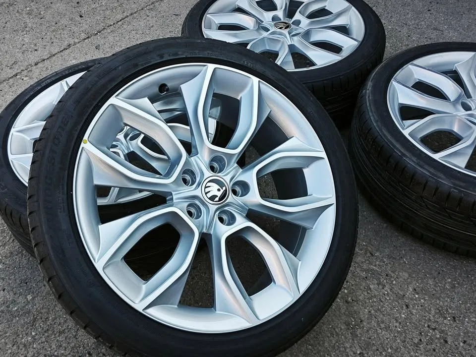 Skoda Superb 19 coll hirdetésének elsődleges képe