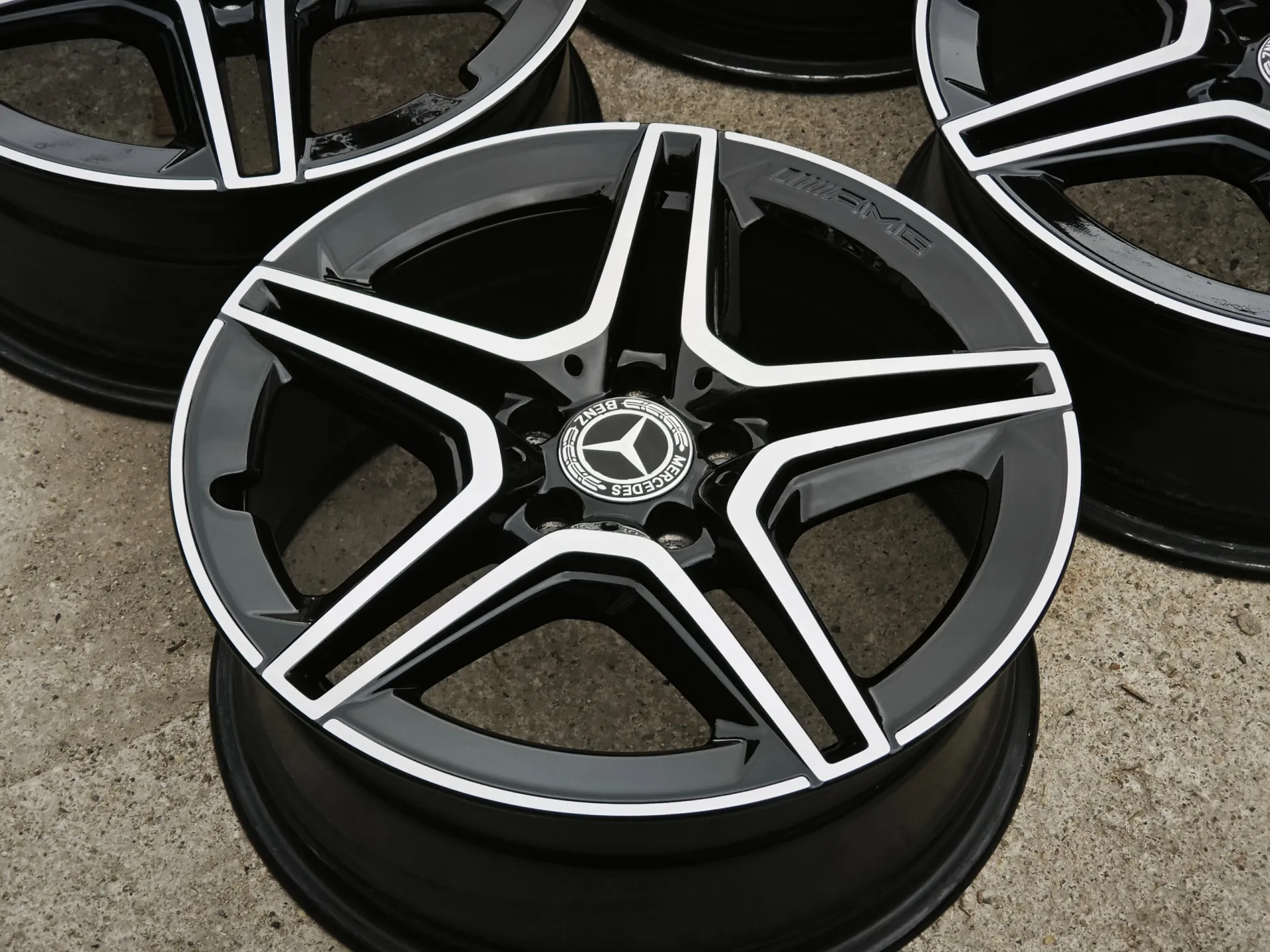 Mercedes AMG 18 hirdetésének elsődleges képe