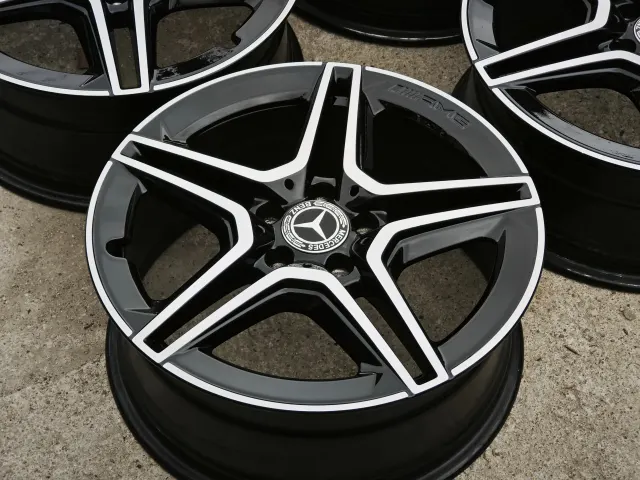 Mercedes AMG 18 – elsődleges kép